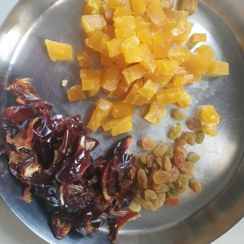 chopped aam papad, dates and raisins