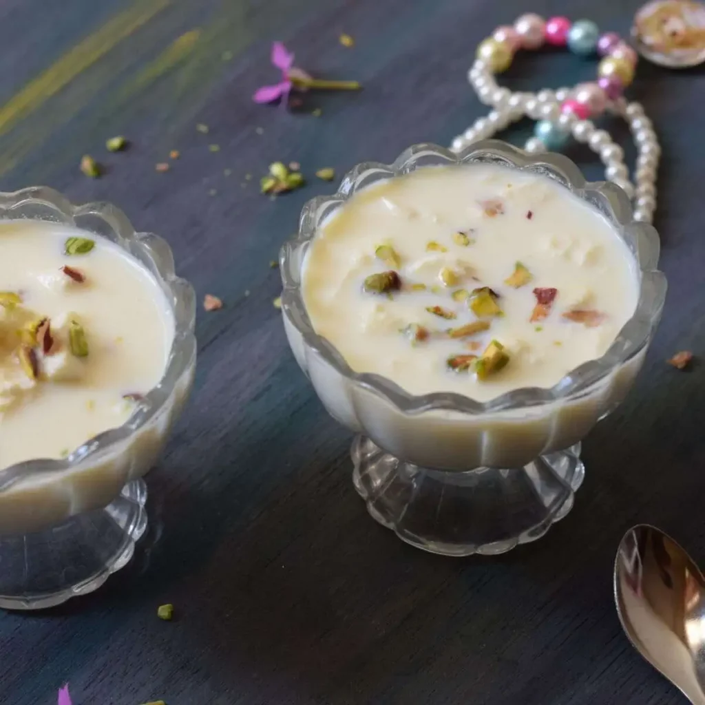 chanar payesh served in dessert bowl and necklace in background