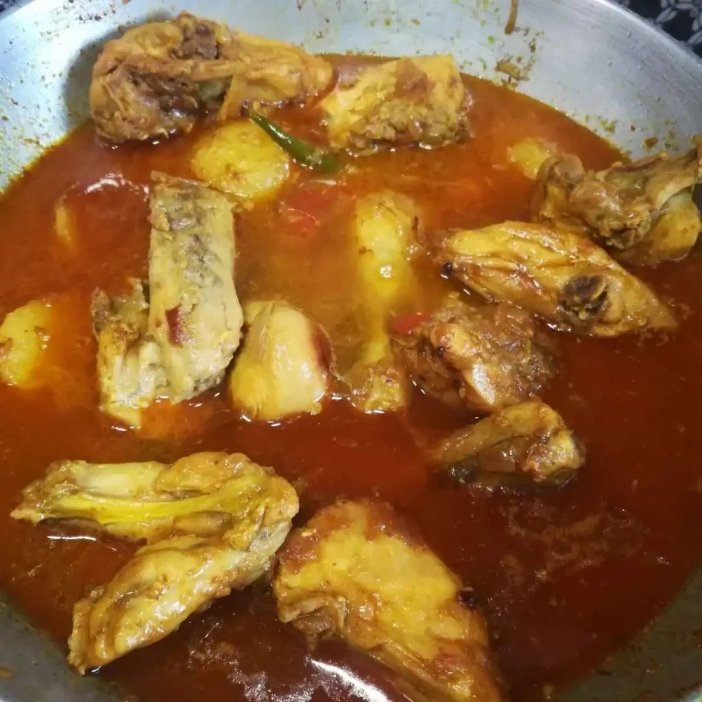 Bengali chicken curry is getting ready
