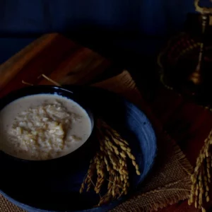 jaggery rice pudding in a black bowl