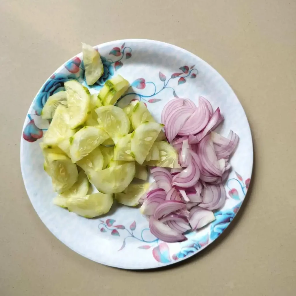 sliced onion and cucumber on a plate