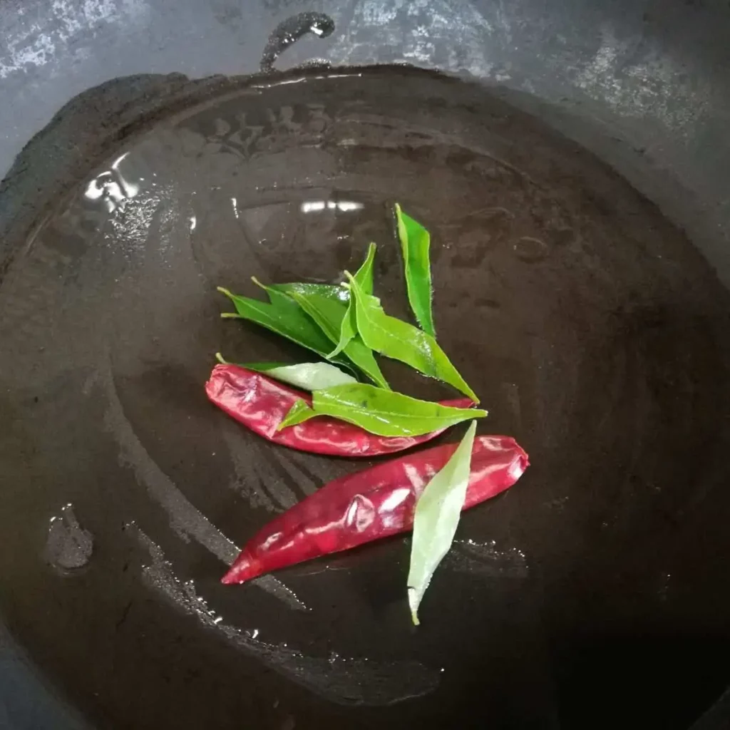 dry red chili and curry leaves in oil